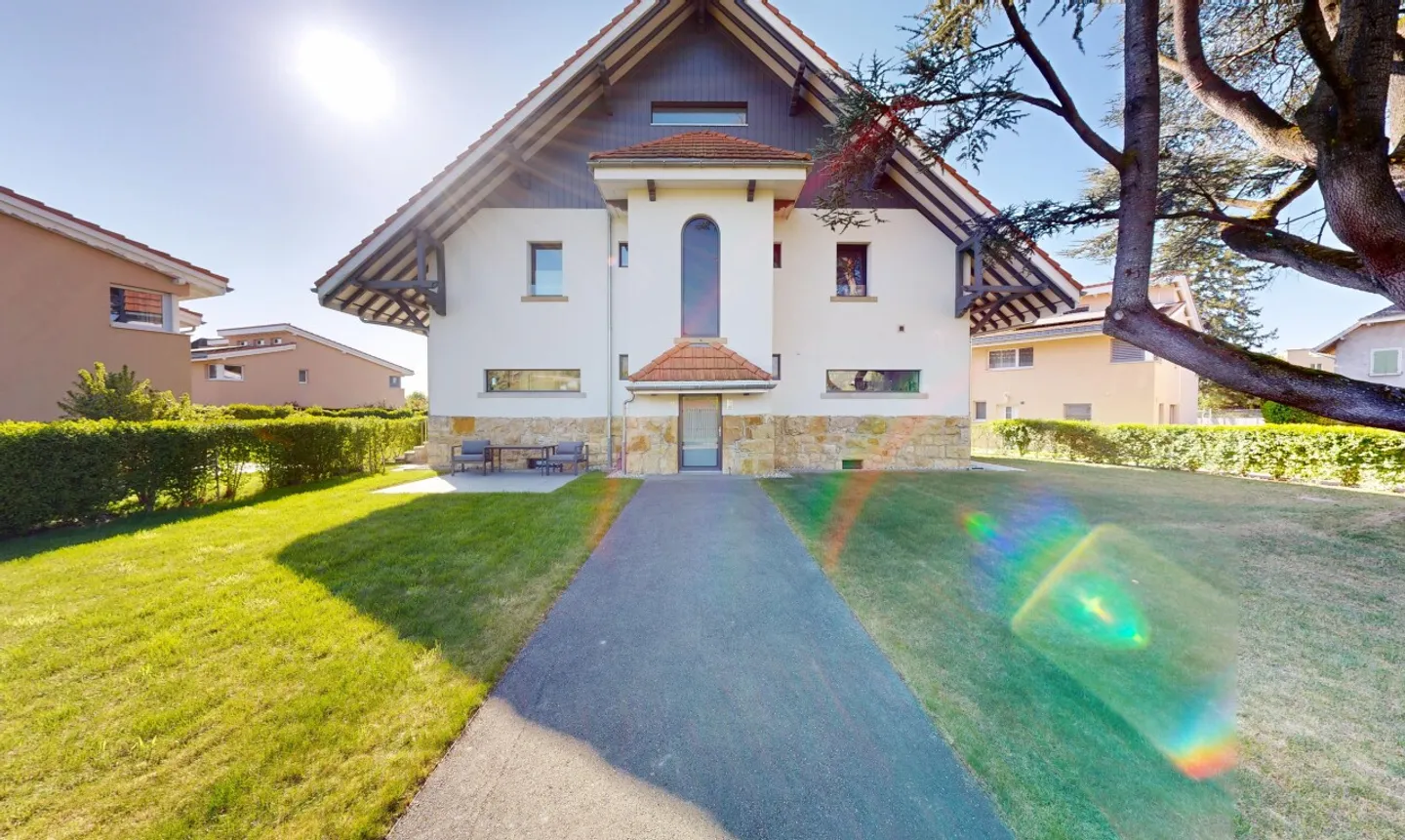 Exceptional triplex of 6.5 rooms with sauna and garden - Photo 1 of 11