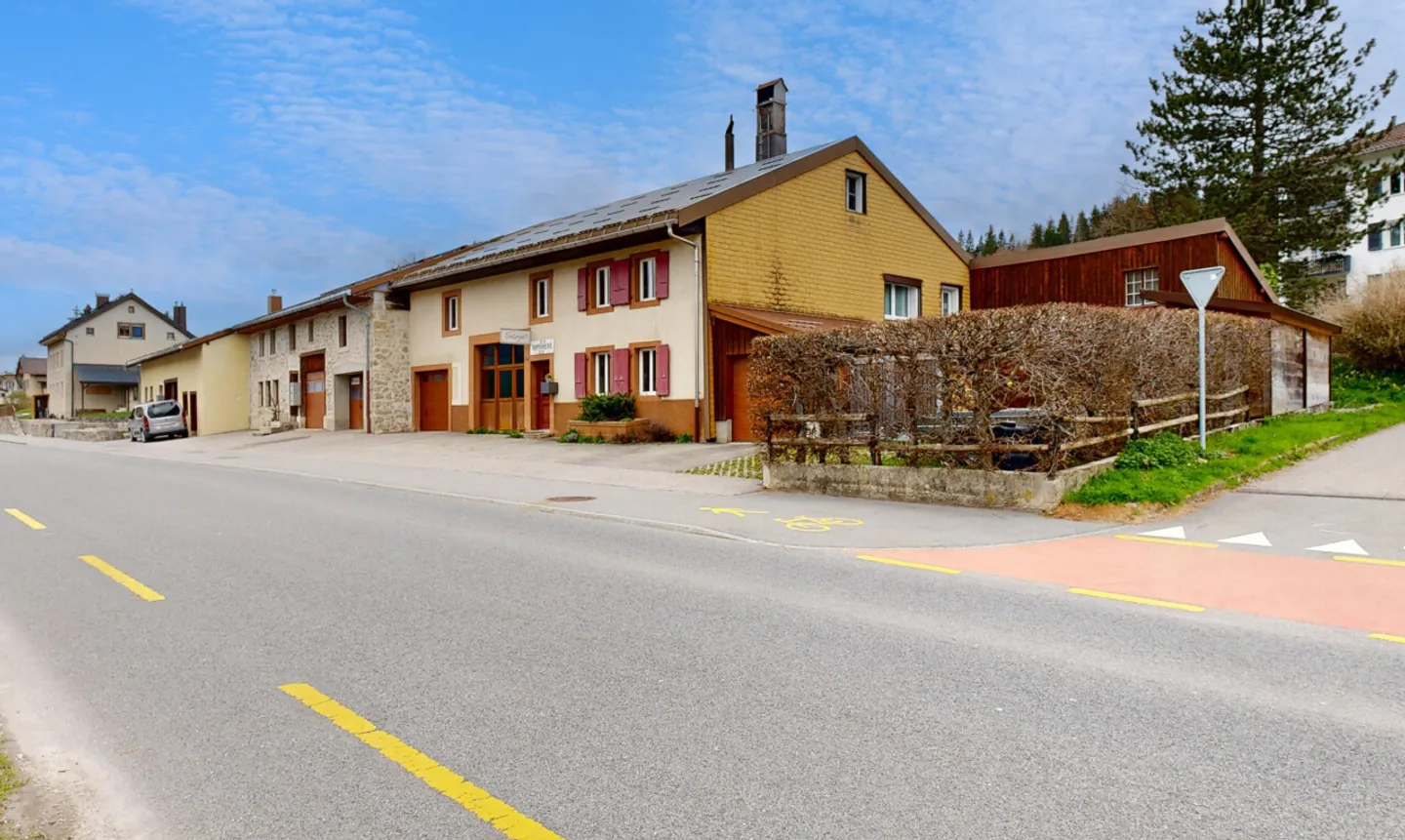 Spacious House with Creative Potential - Photo 4 of 13