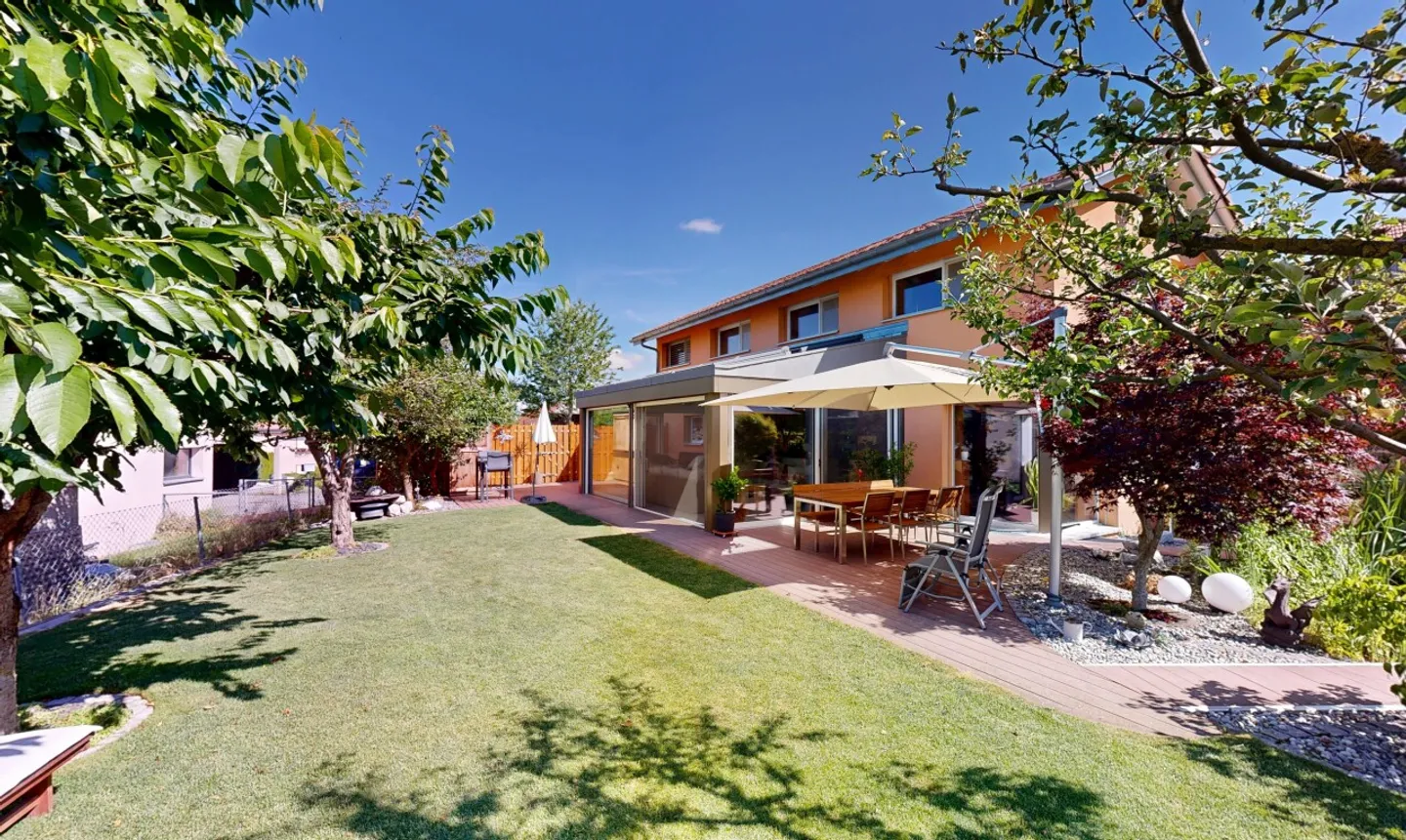 Una villa luminosa nel cuore di un ambiente verde - Foto 1 di 11