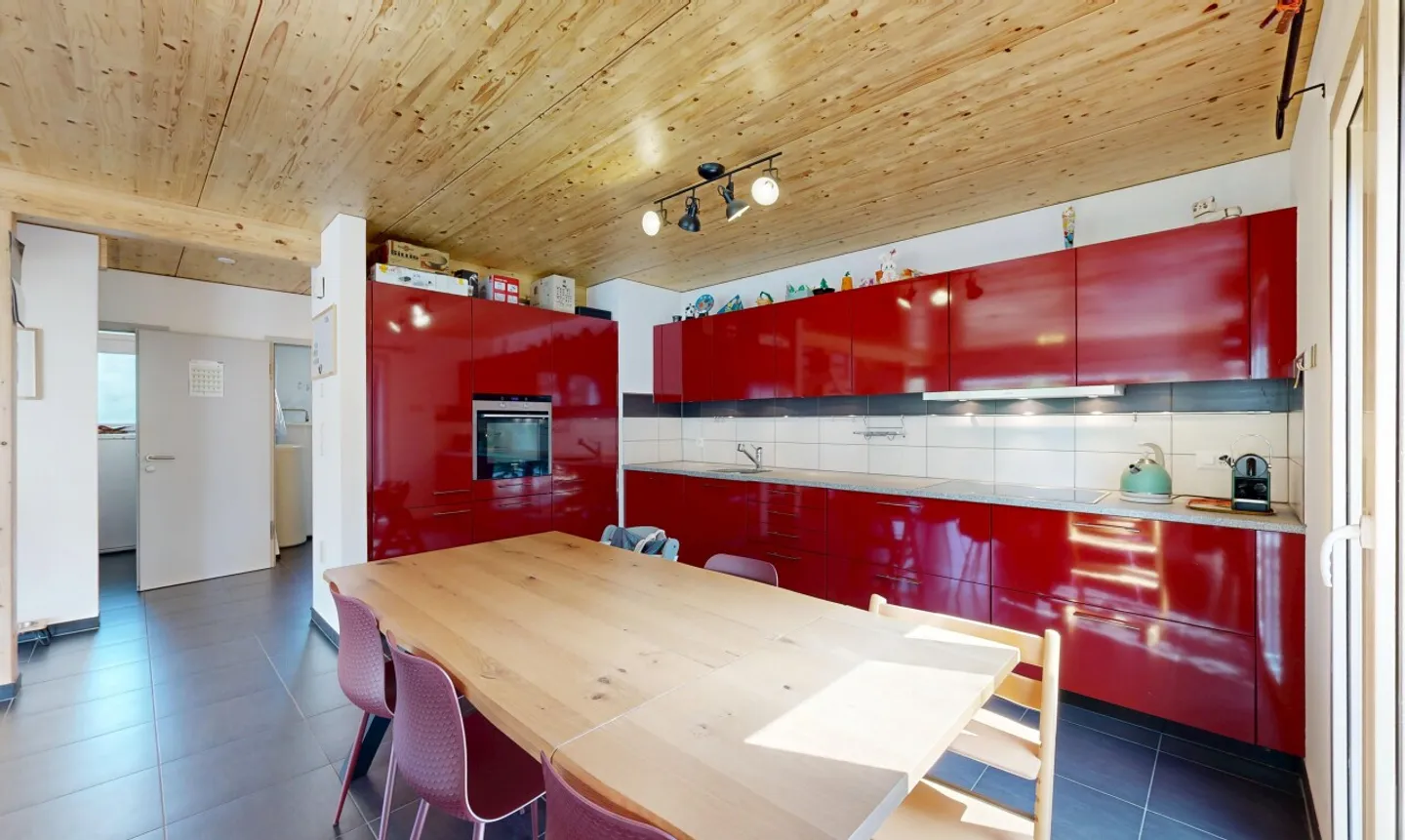 Charmante maison familiale de 5,5 pièces avec jardin - Foto 3 von 11