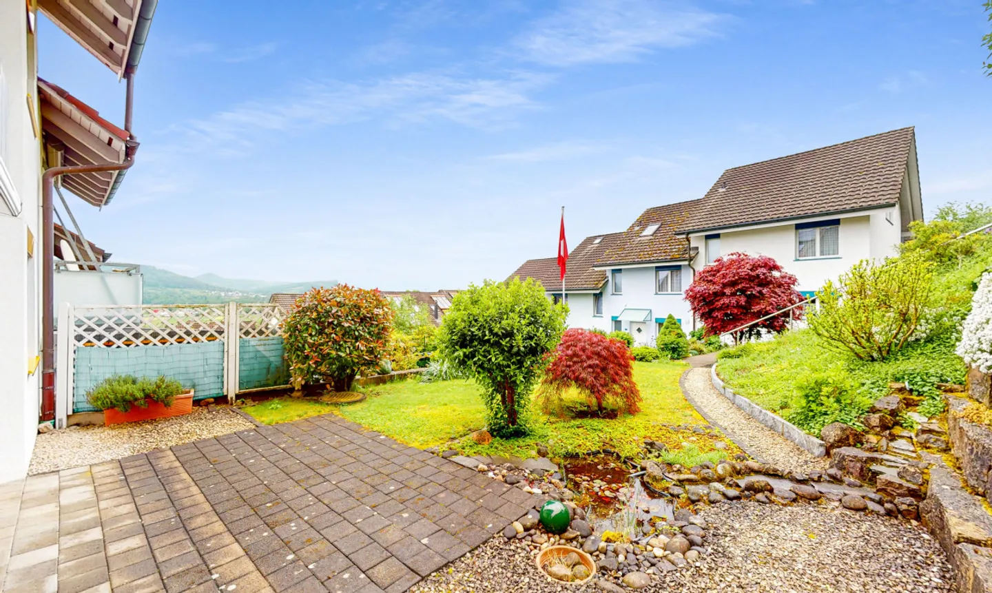 Casa a schiera attraente di 6,5 stanze - Foto 1 di 11