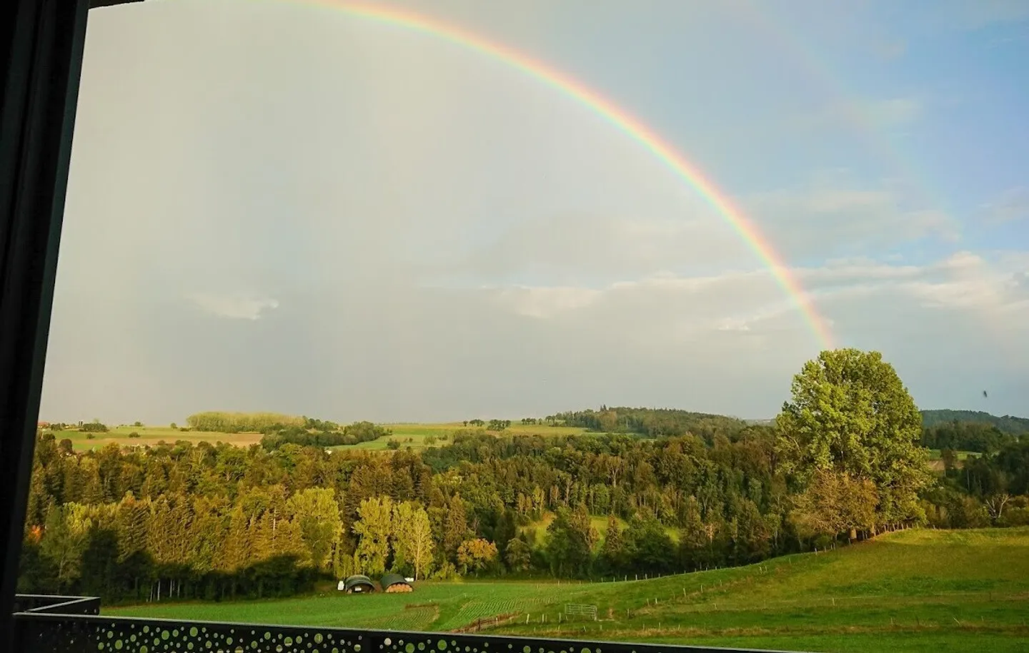 Calme, vue dégagée et prestations haut de gamme! - Foto 2 von 11