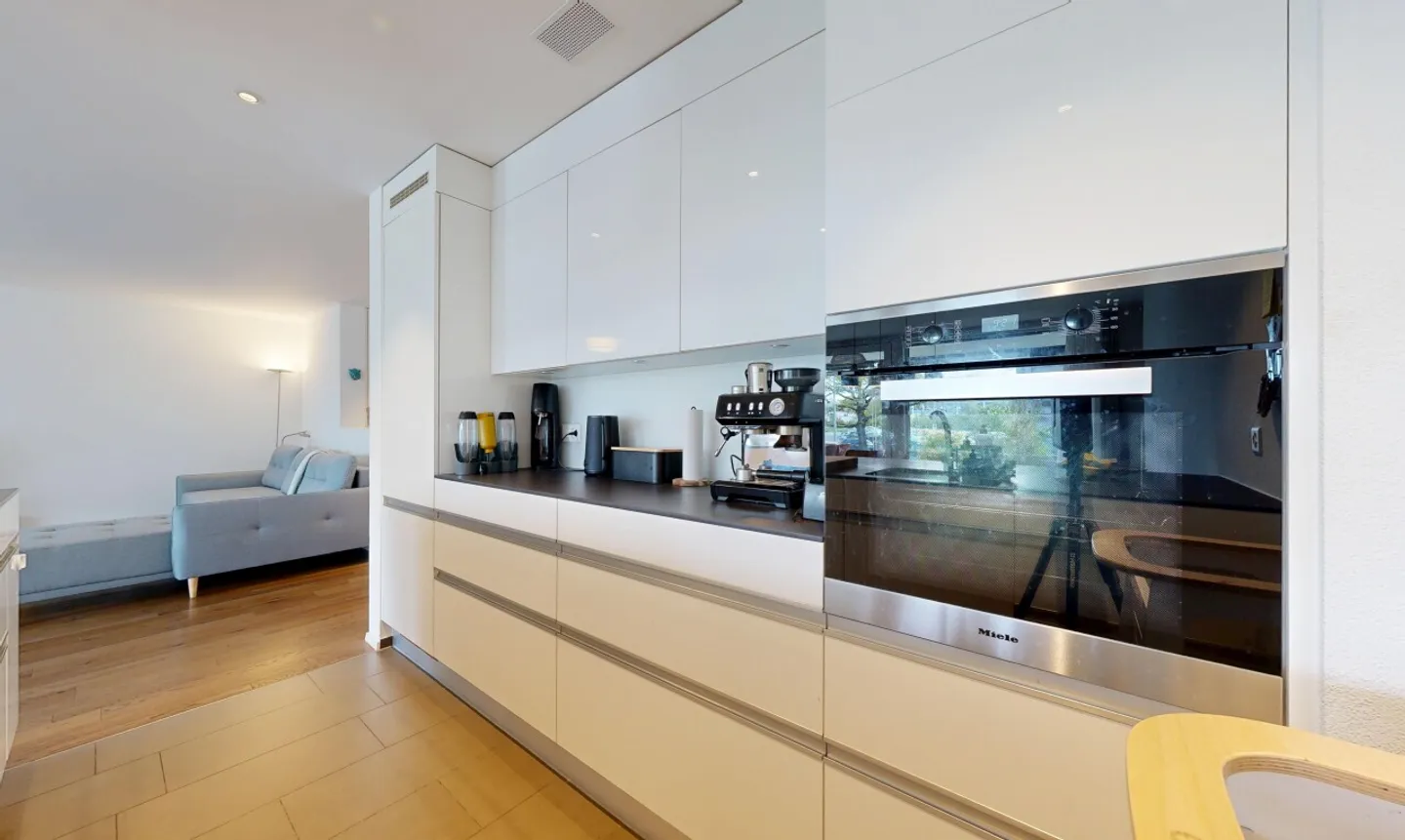 Like-new 4.5-room apartment with high-quality finish - Photo 2 of 11