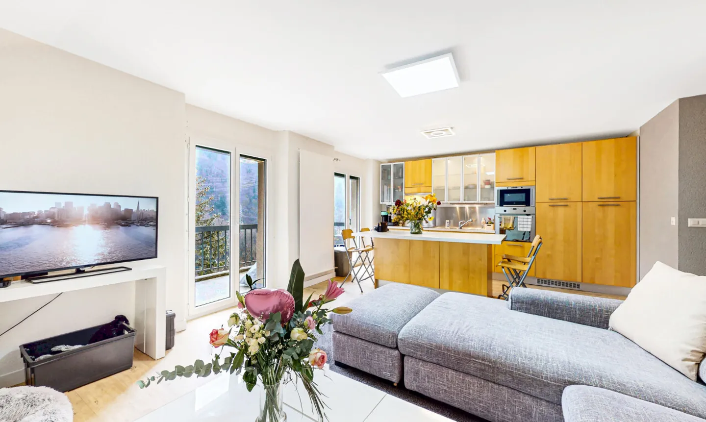 Top floor in Territet, with character and view of the lake and the Alps - Photo 2 of 13