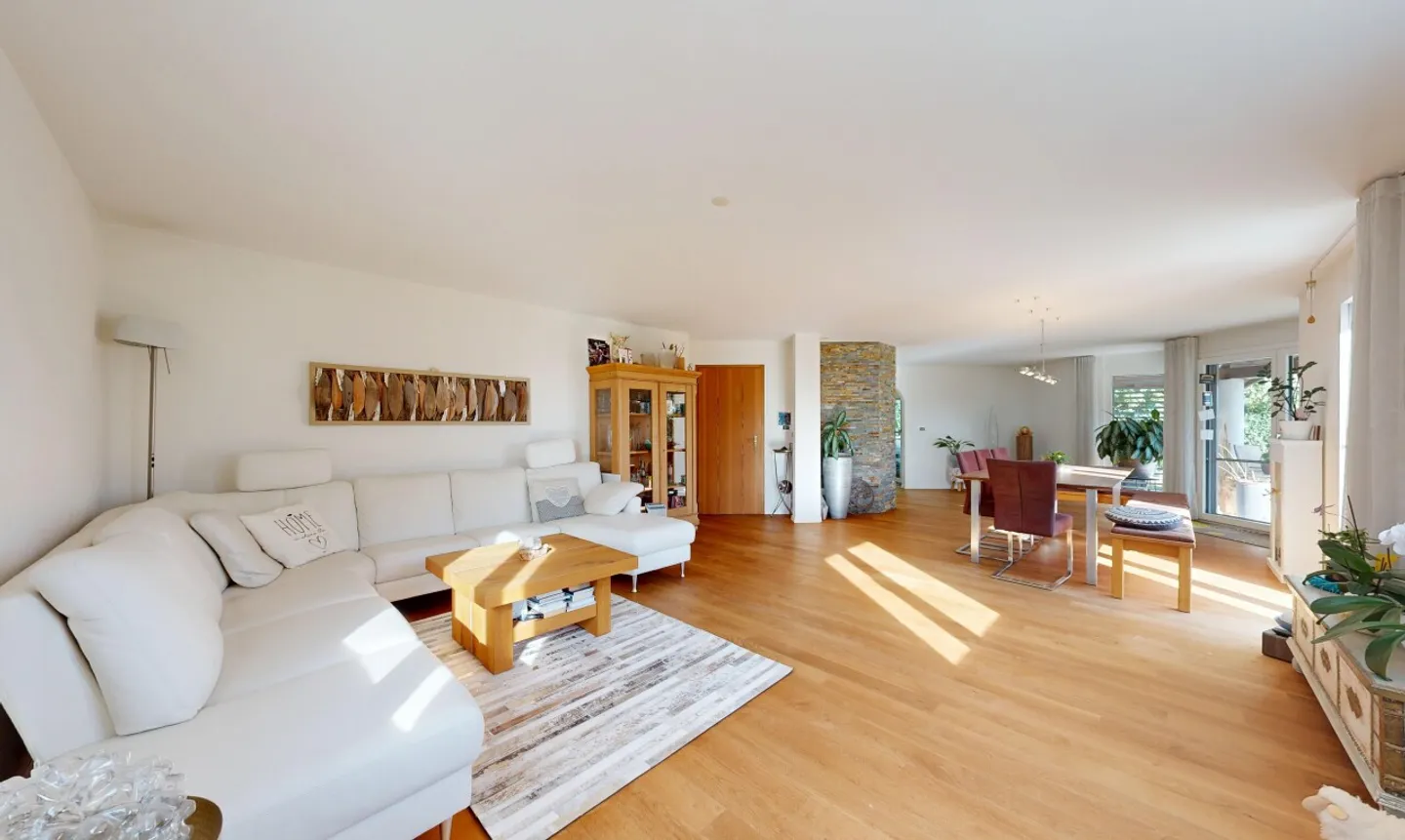 Exclusive 6.5-room single-family house with swimming pool & beautiful garden area - Photo 4 of 11