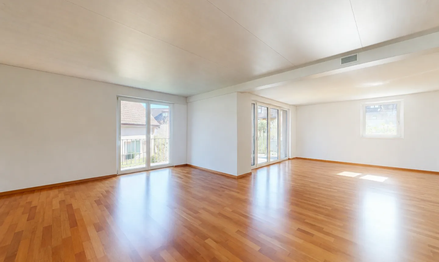 Appartement élégant de 3,5 pièces avec balcon dans un développement MINERGIE - Photo 2 sur 11