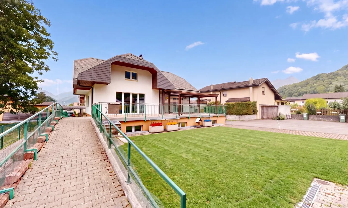 Family home with unobstructed view in Muraz (Collombey) - Photo 1 of 11