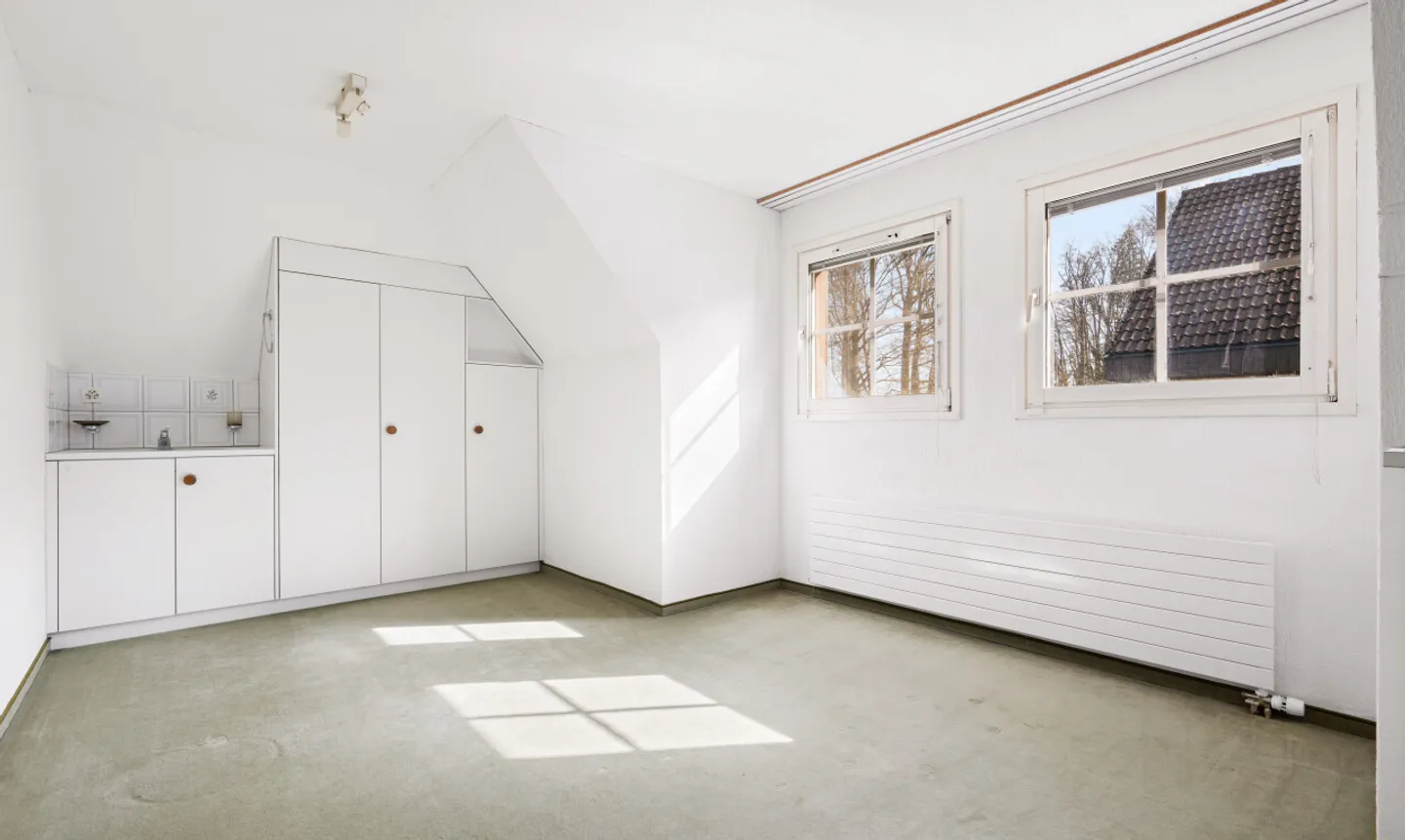 Freistehendes 6-Zimmer Einfamilienhaus mit grossem Garten - Foto 9 von 11