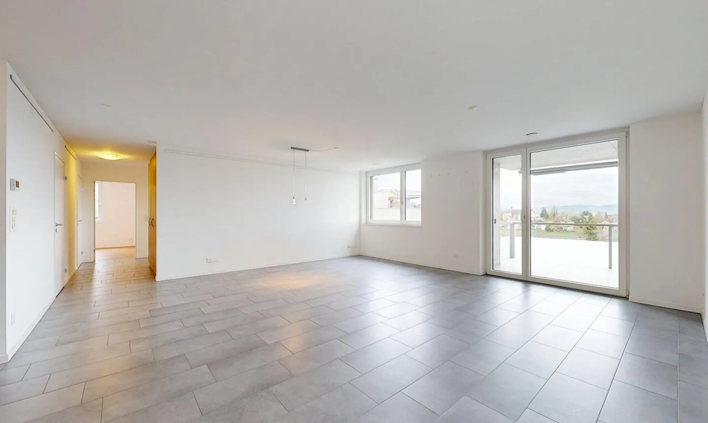 Modernes Apartment mit Balkon - Foto 2 von 11