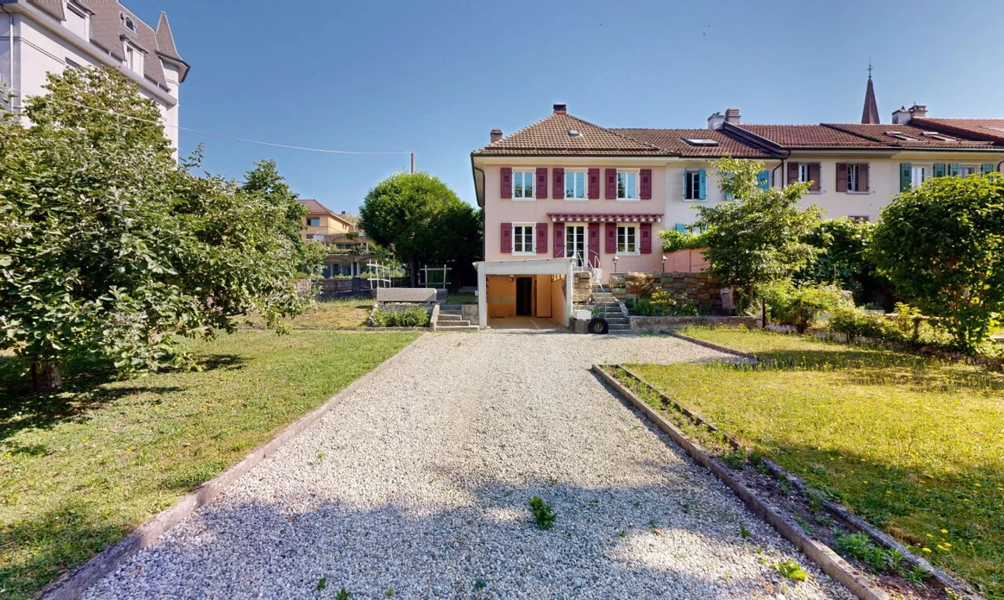 Affascinante casa degli anni '20 con ampio giardino privato - Foto 1 di 11