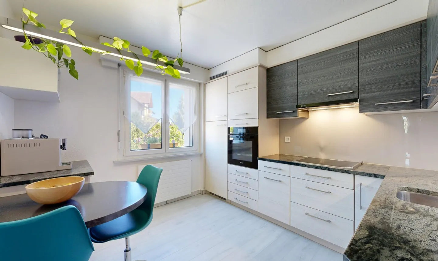 Spacious 5.5 rooms with careful renovations in Marin-Epagnier - Photo 5 of 11
