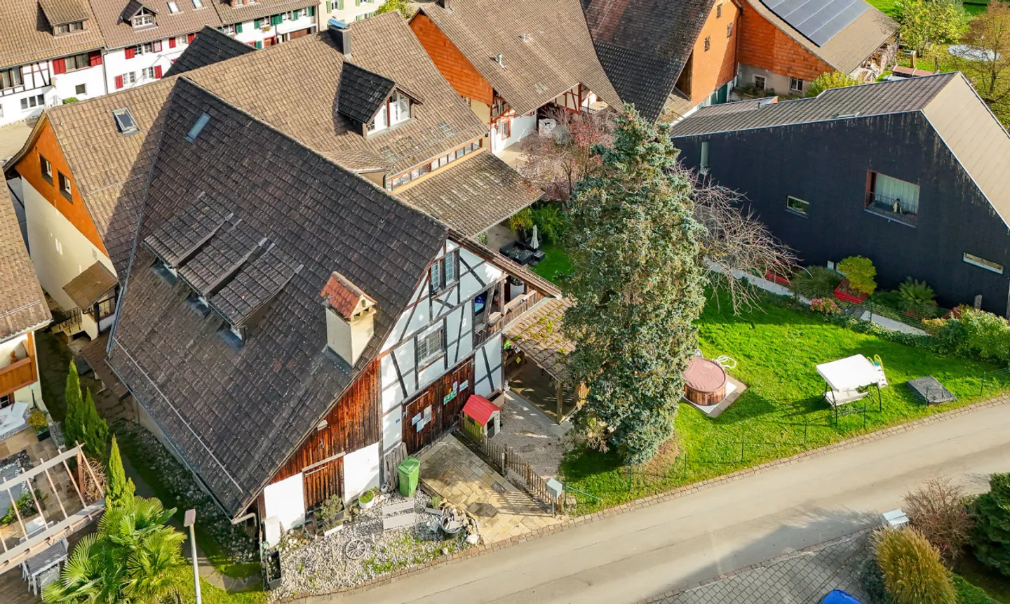 Ampia casa multifamiliare completamente affittata con unità commerciale - Foto 3 di 13