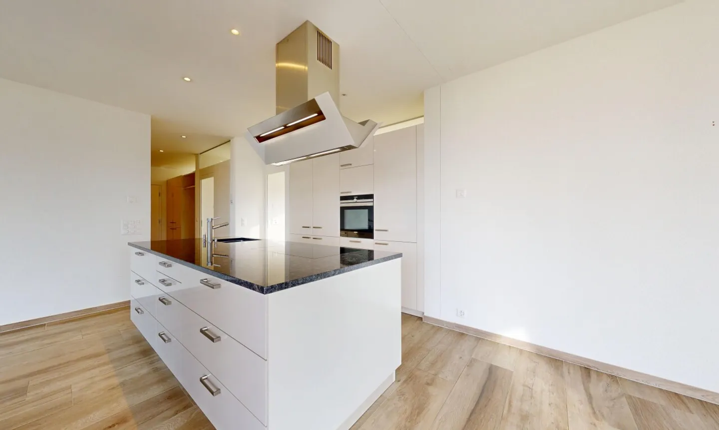 Modern 3.5-room apartment with balcony and flexible additional space - Photo 4 of 11