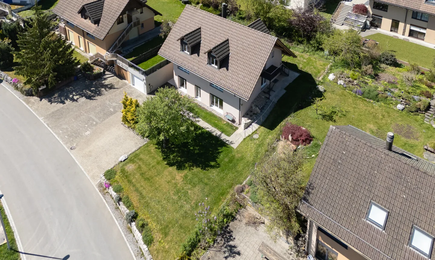 Beautiful 9-Room Single-Family Home with Apartment in Madetswil (ZH) - Photo 1 of 11