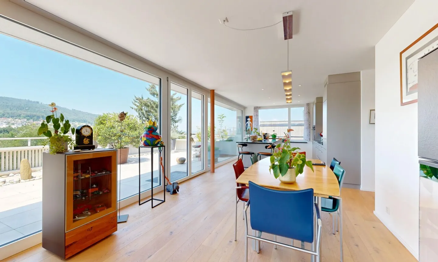 Appartement Attique Stylé avec Terrasse - Photo 3 sur 11