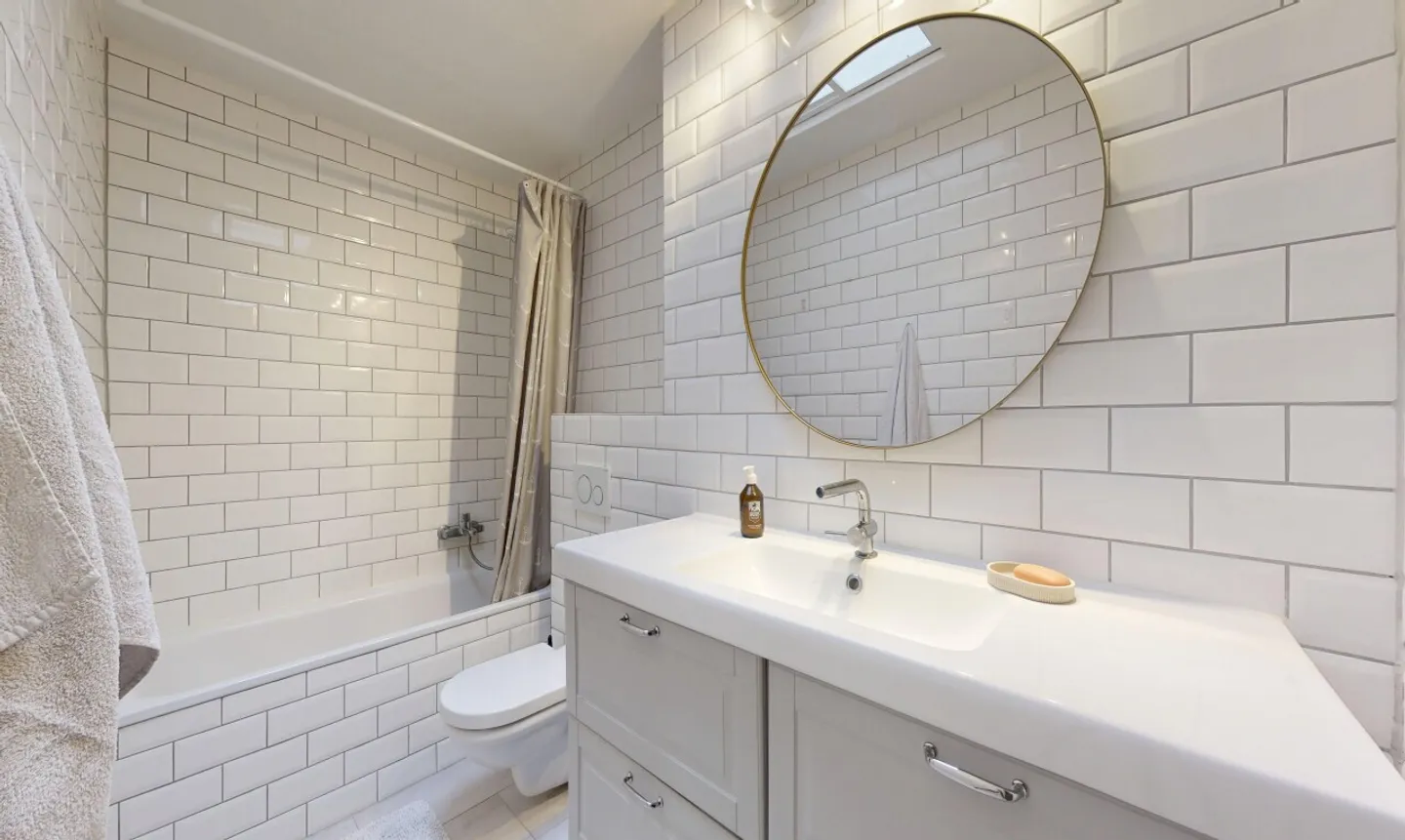 Terraced house in a family-friendly neighborhood with terrace and garden - Photo 10 of 11