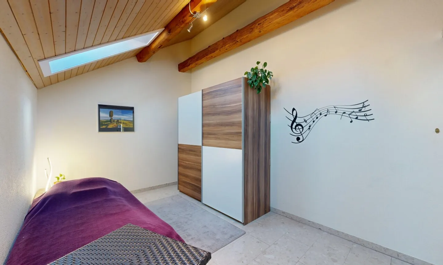 Einzigartige Dachgeschosswohnung mit Cheminée und Sichtbalken - Photo 8 of 11