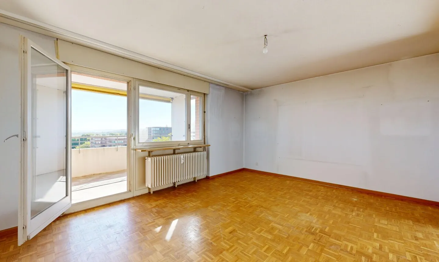 Au-dessus des toits de Binningen : appartement de 3,5 pièces avec vue dégagée - Photo 3 sur 11