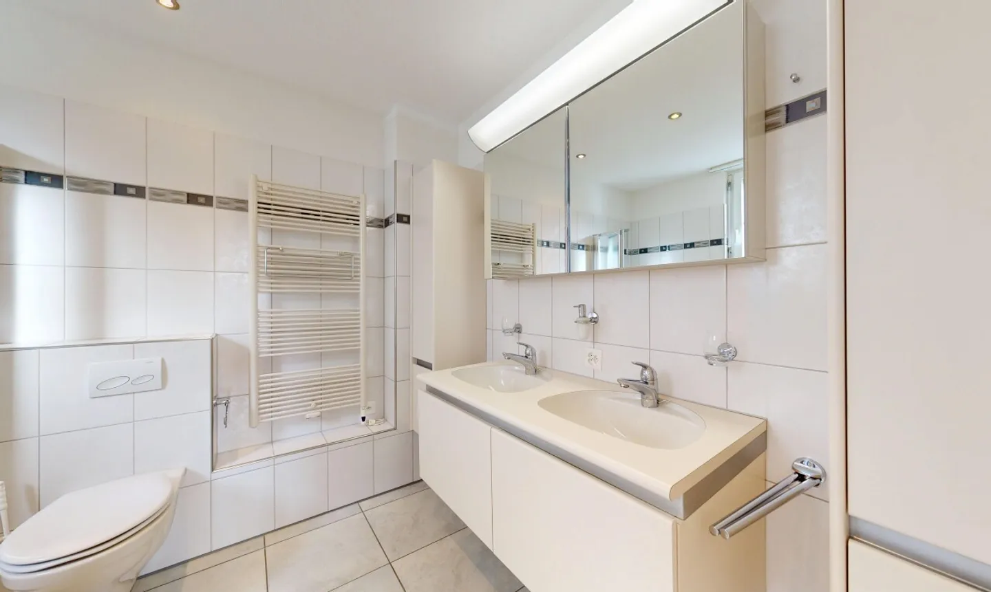 Luminoso appartamento di 4,5 stanze con balcone vetrato - Foto 8 di 11