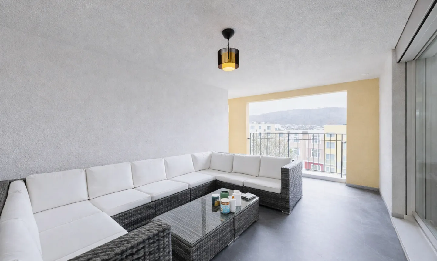 Ampio appartamento di 5,5 locali con grande loggia a Schlieren - Foto 4 di 11