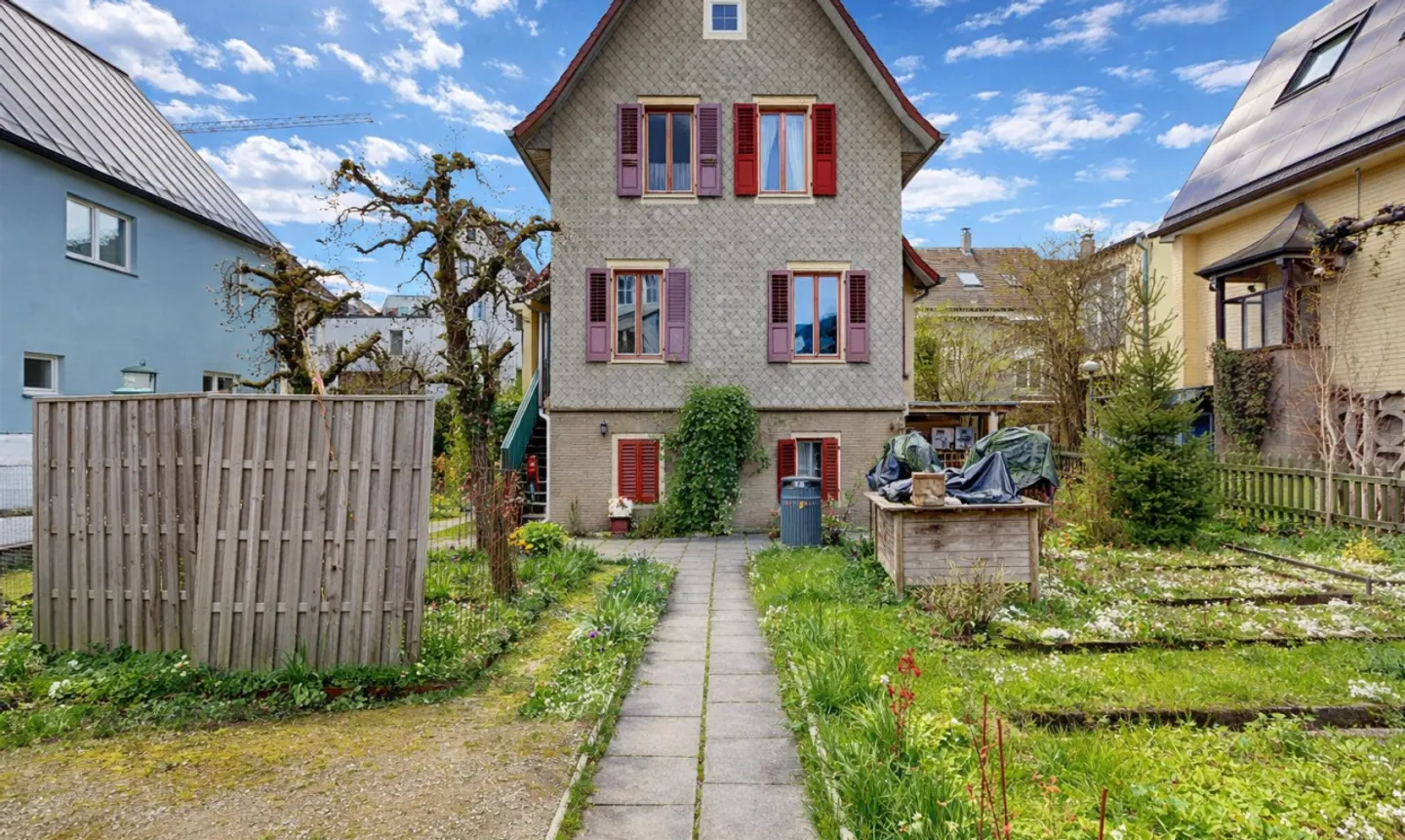 Terreno attraente con casa unifamiliare in buona posizione a Bülach - Foto 1 di 11