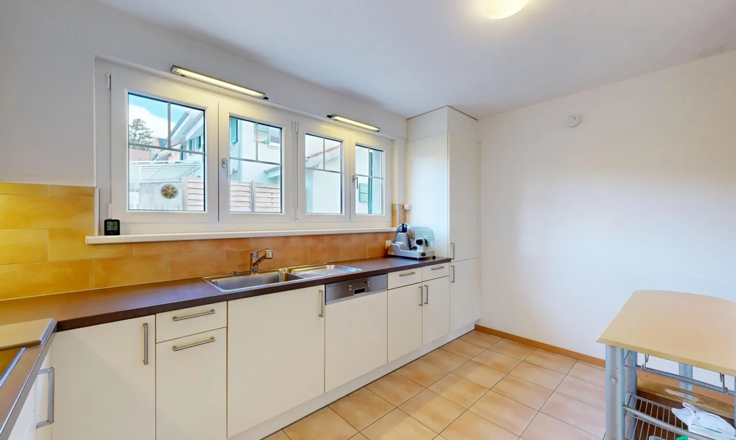 Incantevole Casa Familiare in Zona Tranquilla - Foto 8 di 11