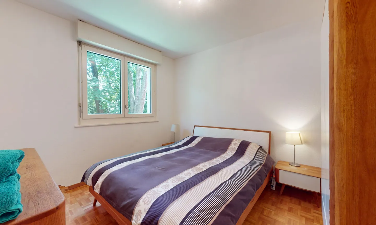 Surrounded by greenery - Photo 8 of 13