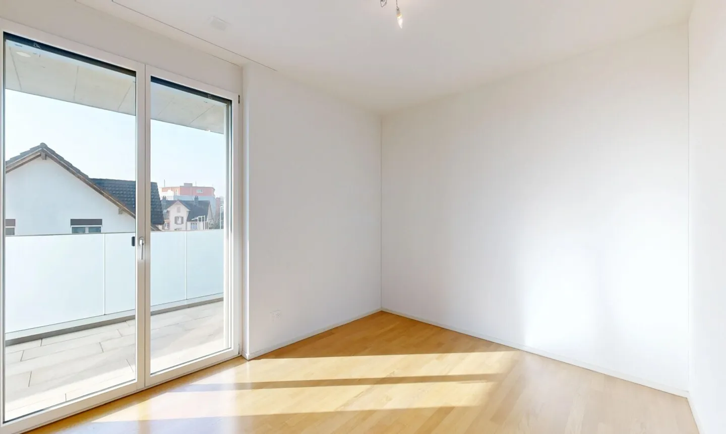 Appartamento moderno di 3,5 stanze con grande balcone e 2 posti auto - Foto 7 di 11