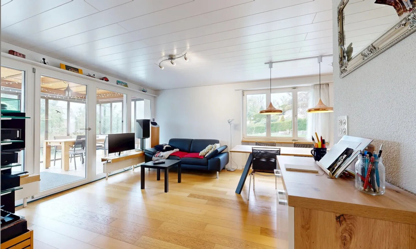 Charmante maison de 4,5 pièces avec vue dégagée et grand terrain - Photo 3 sur 11