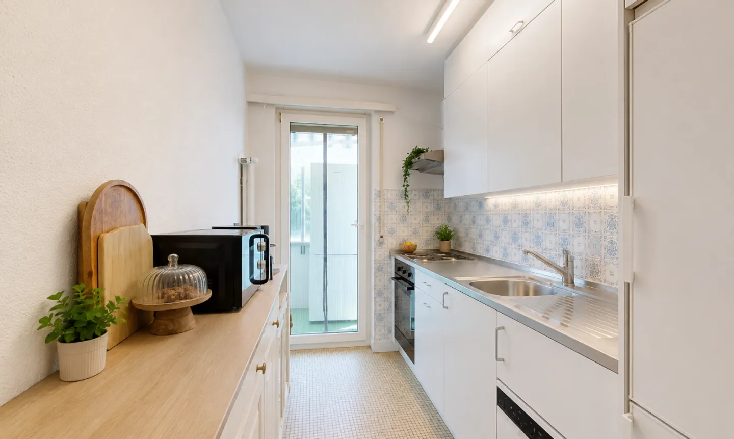 Charming Apartment with Parking - Photo 7 of 11