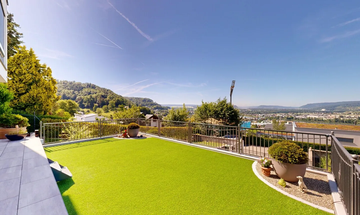 Architecture, View and Living Comfort at the Highest Level - Photo 3 of 11