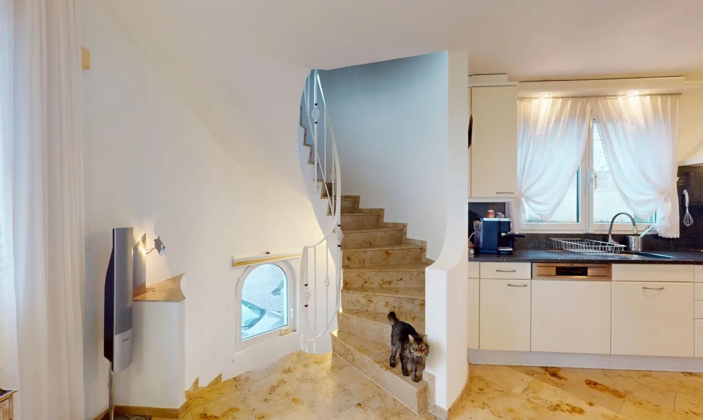 Casa unifamiliare luminosa con vista libera - Foto 8 di 13