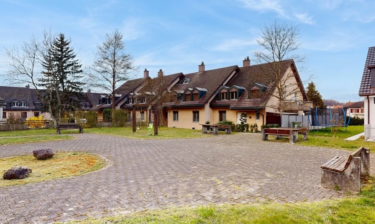 Geräumiges Reihenhaus - Foto 1 von 11