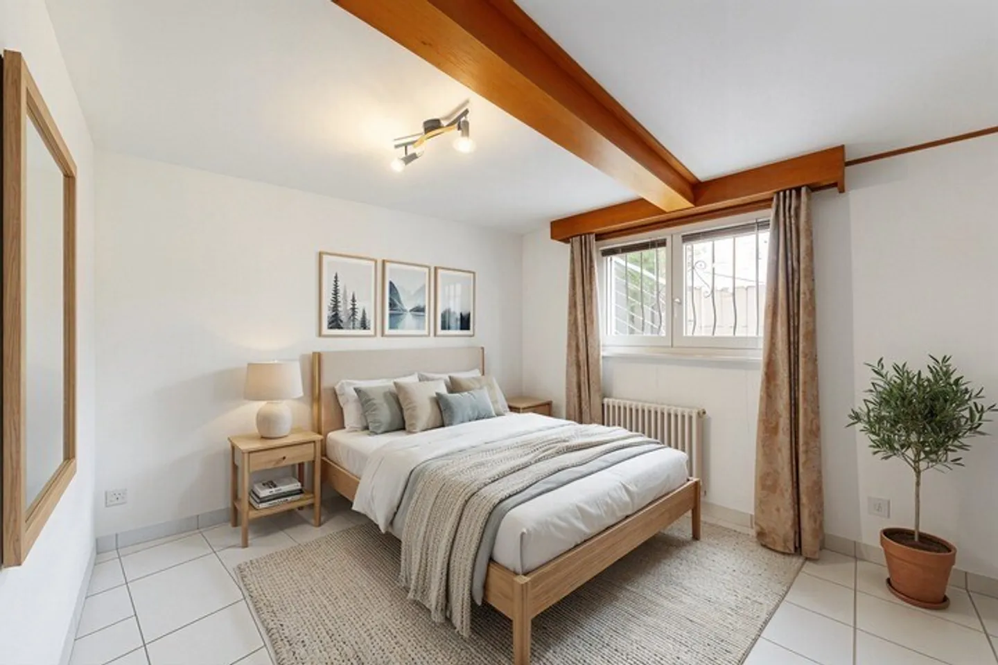 Casa familiare ristrutturata: Giardino, Terrazza & Potenziale Indipendente - Foto 8 di 11