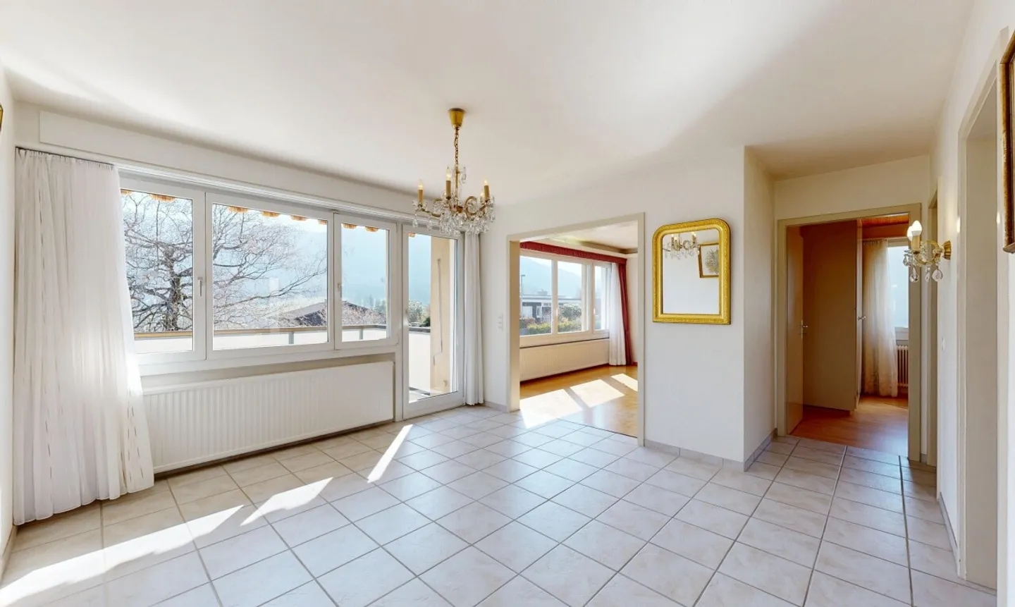 Charmantes Einfamilienhaus mit 5,5 Zimmern und viel Potenzial - Foto 2 von 11