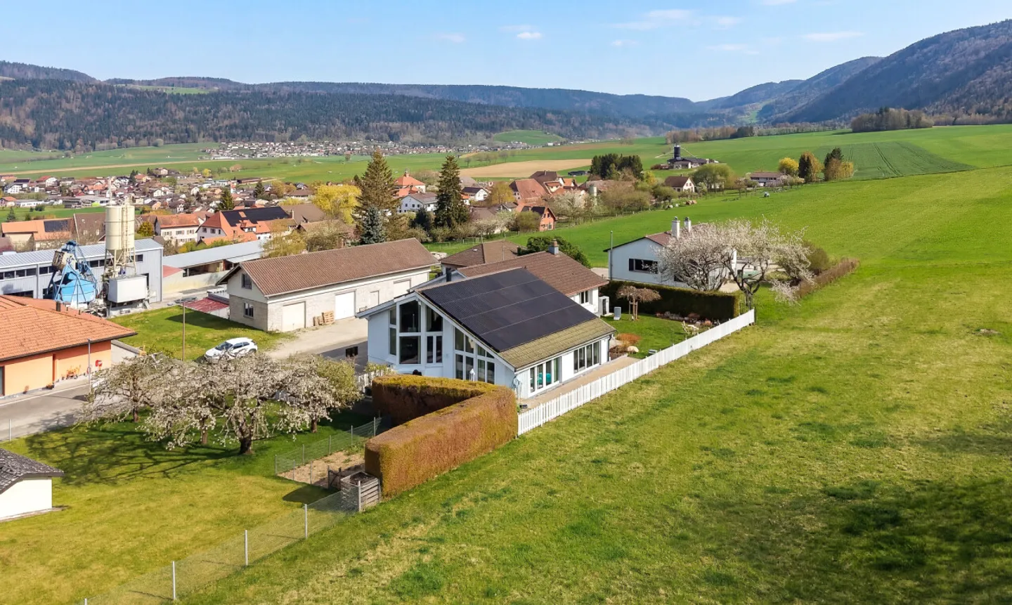 Stunning Villa with Forest View - Photo 8 of 11