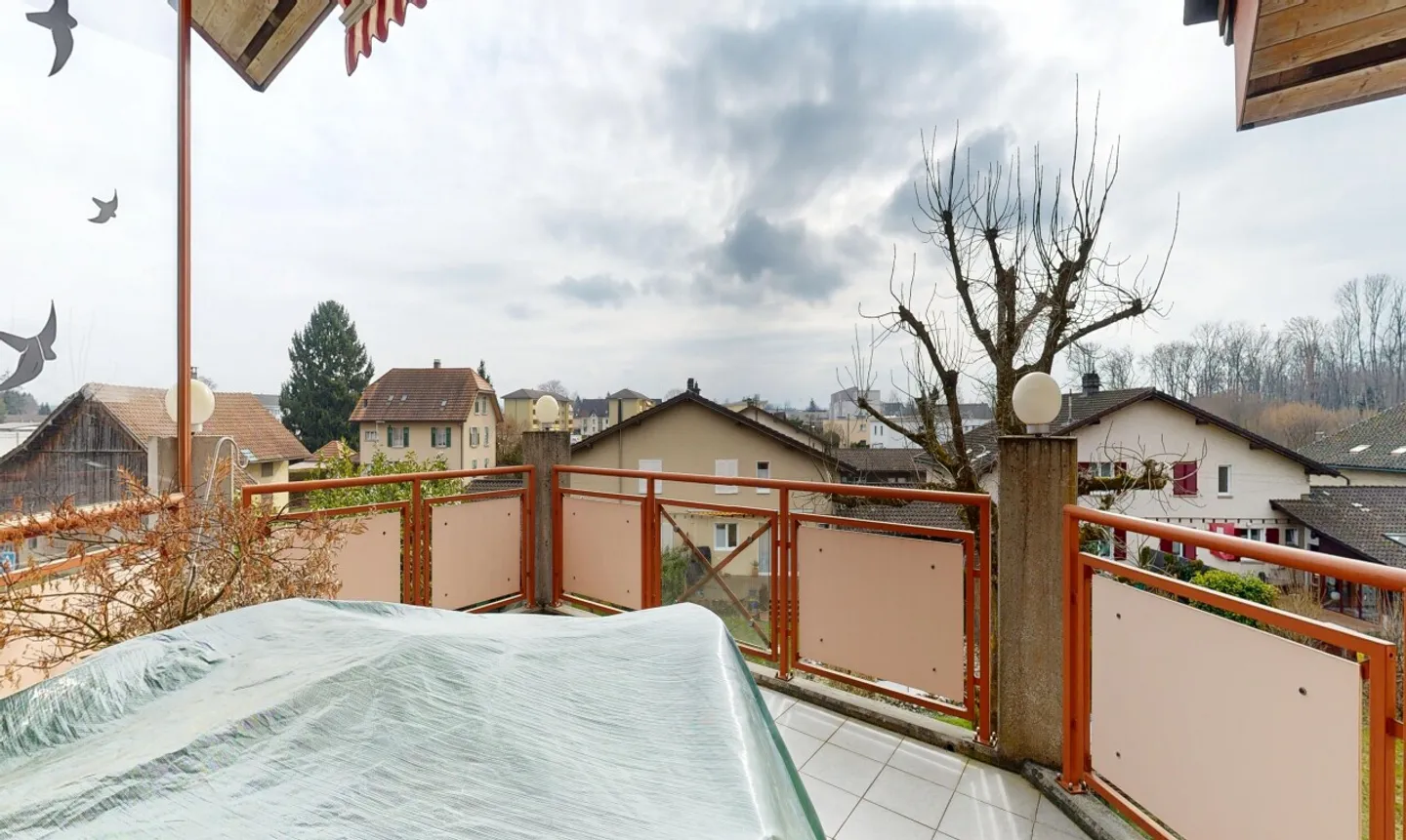 Charming Penthouse in Quiet Area - Photo 10 of 11