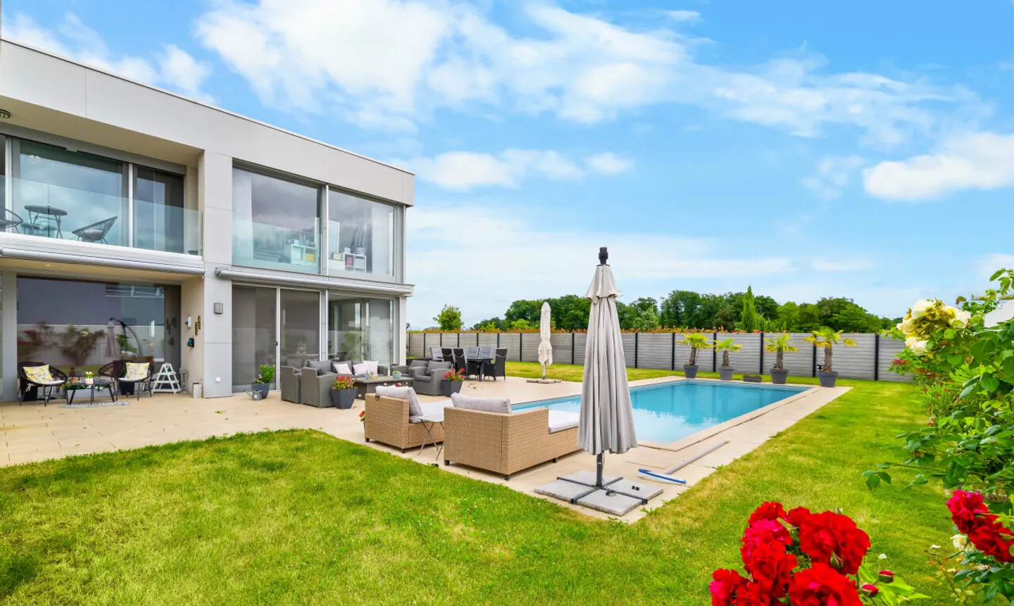Contemporary villa with pool in Buchillon, close to the lake - Photo 1 of 11