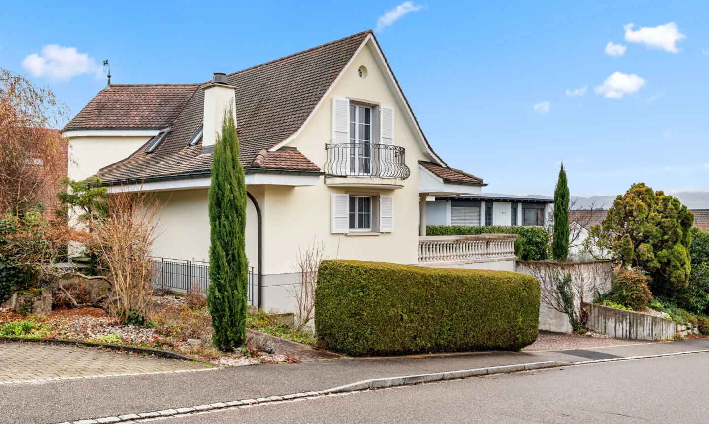 Lusso e charme uniti - Proprietà da sogno a Oberwil - Foto 2 di 11