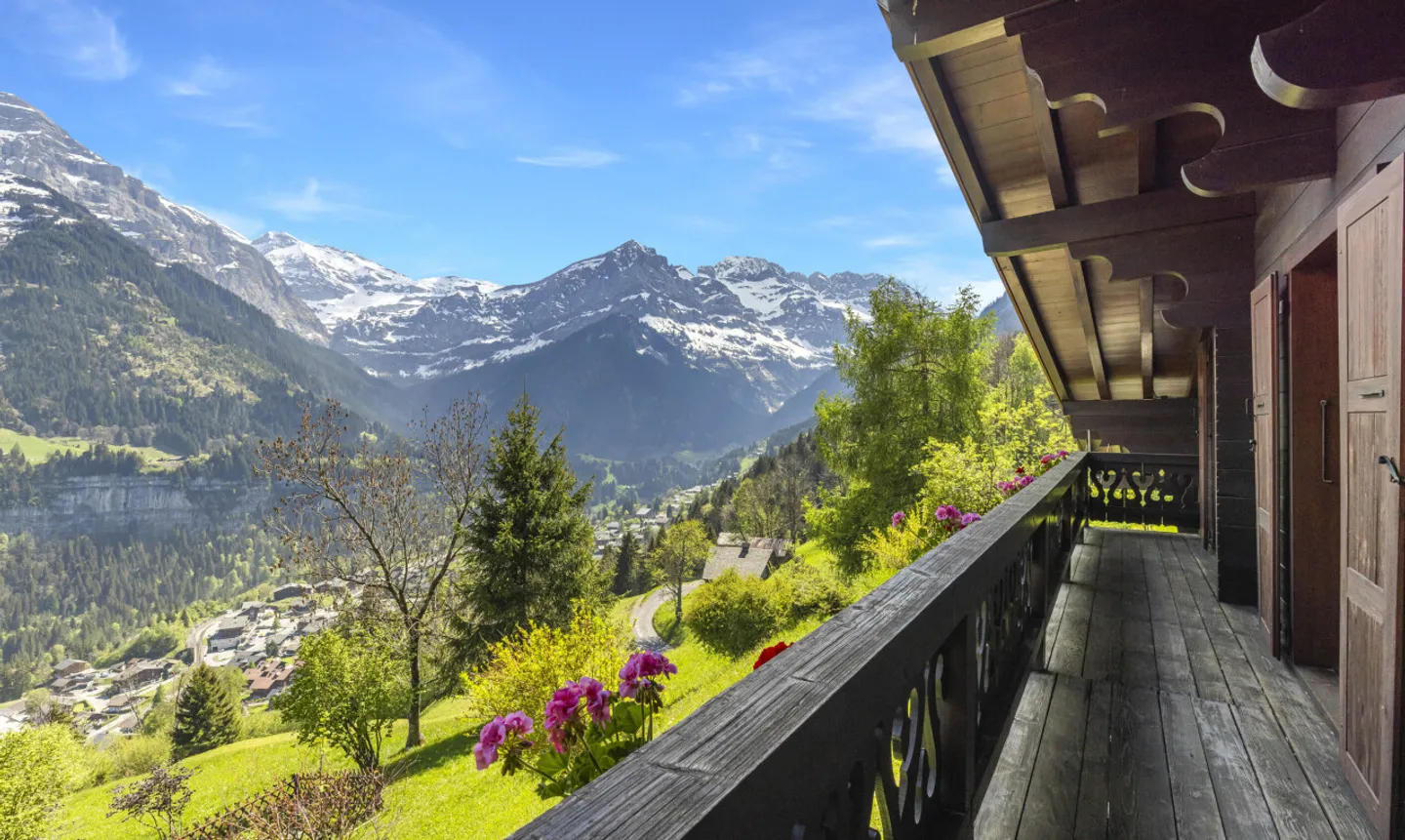 Exclusive: Large chalet with 2 garages on a 3255 m2 plot - Photo 8 of 11