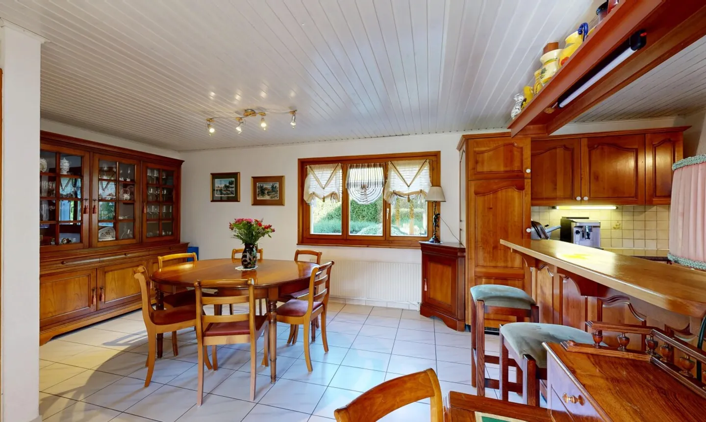 Splendida villa familiare a Bex: spazio e potenziale insospettato! - Foto 4 di 13