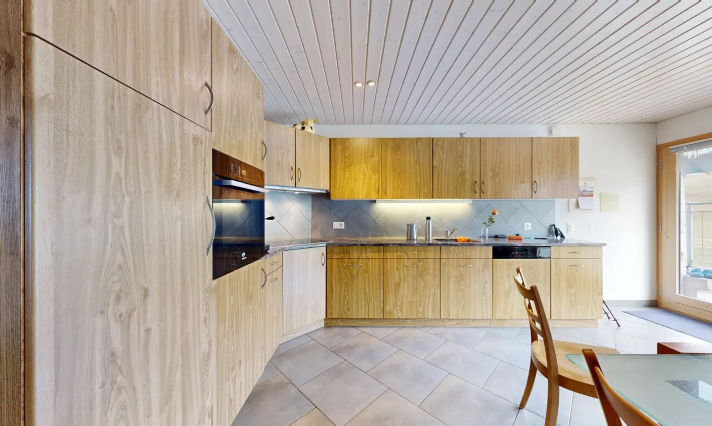 Freistehendes Haus von ca. 380 m², großes Grundstück und Bergblick - Foto 4 von 11