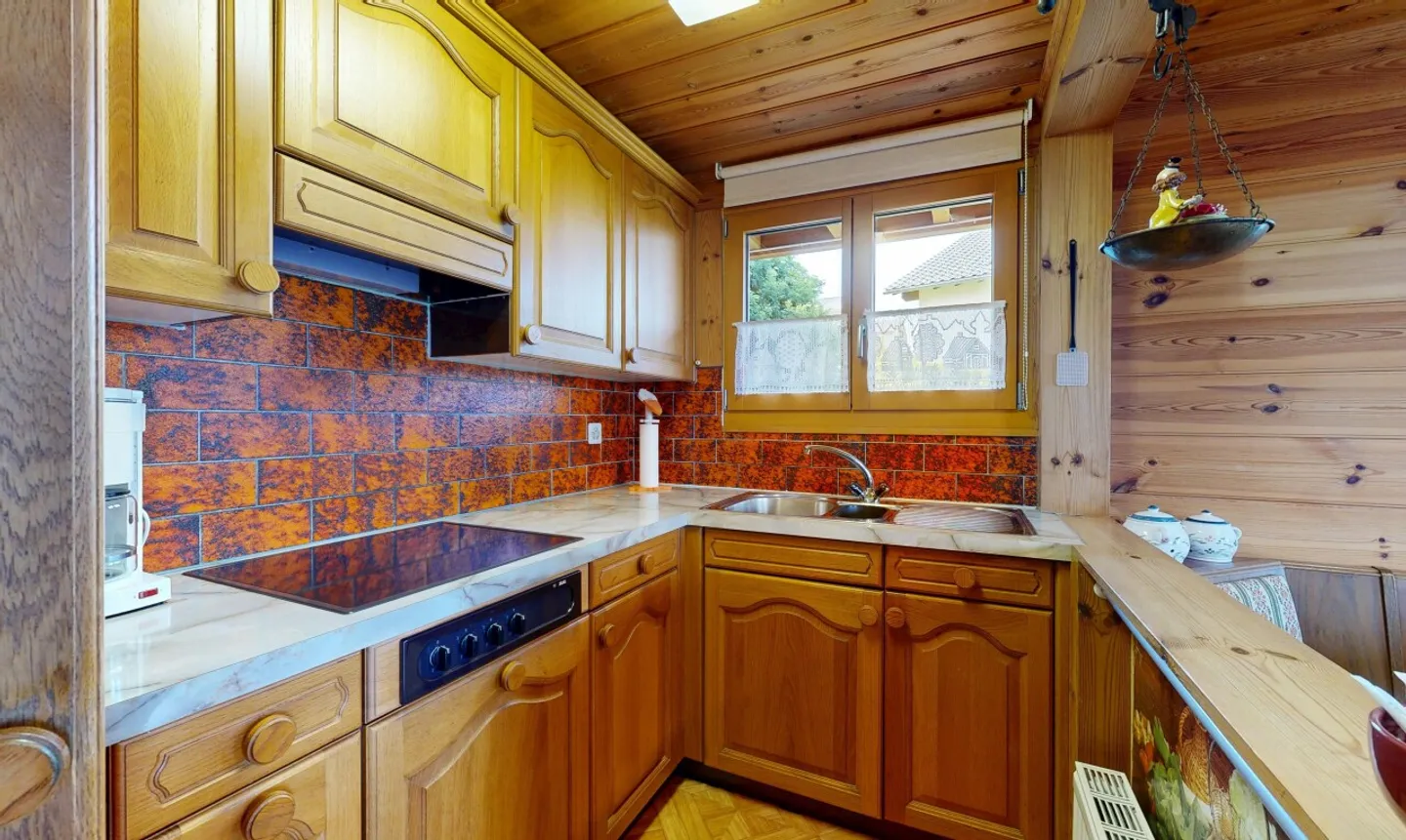 Casa unifamiliare con carattere di chalet. Posizione soleggiata con vista ampia - Foto 8 di 11