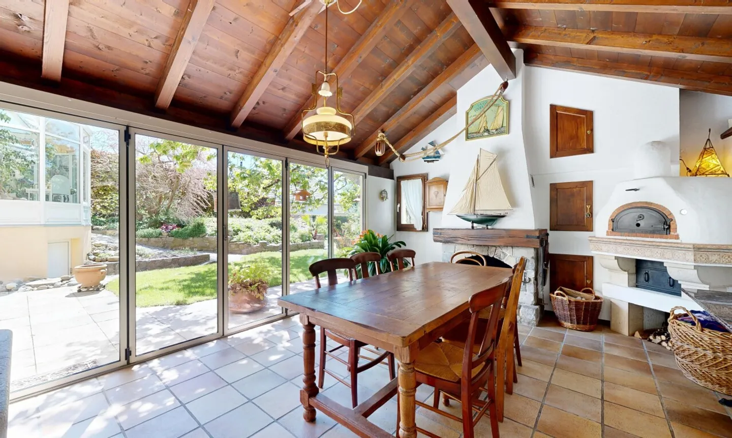 Architect-designed villa with large garden and unique potential! - Photo 8 of 11