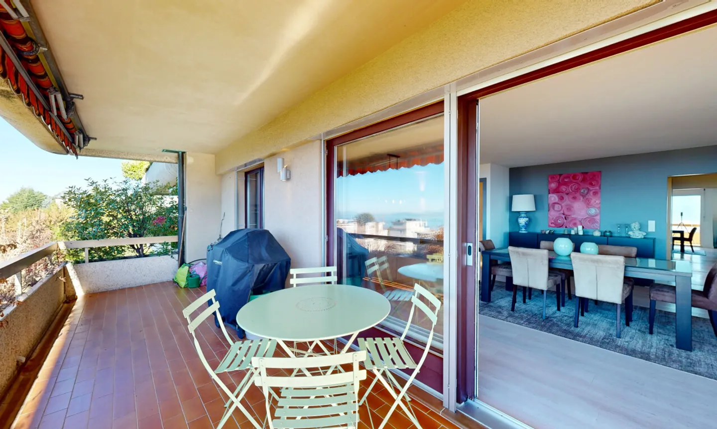 Magnifique appartement de 4,5 pièces avec vue panoramique sur le lac - Photo 3 of 11