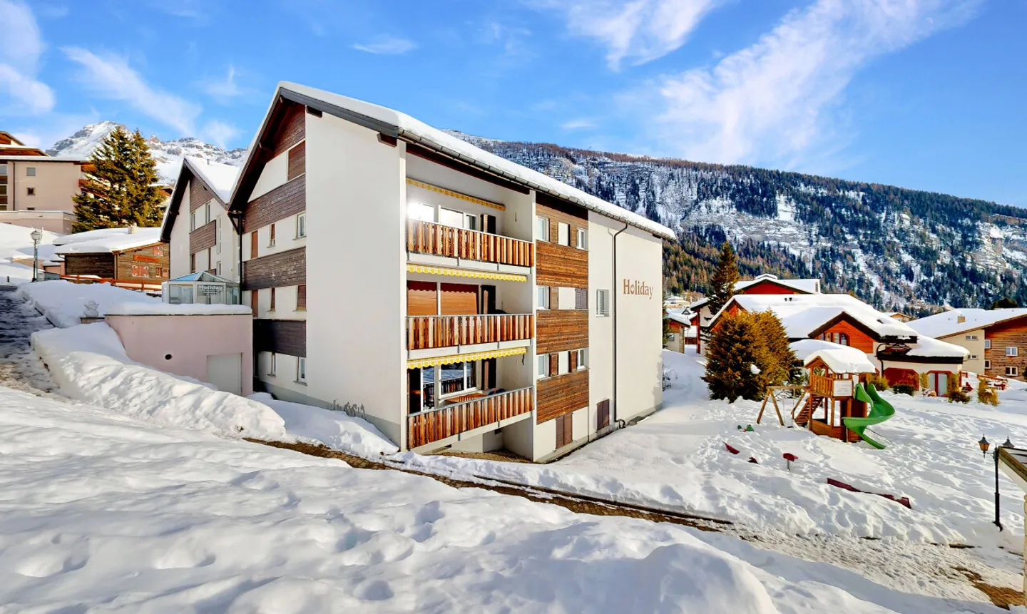 Alpine pied-à-terre with strong yield potential - Photo 1 of 11