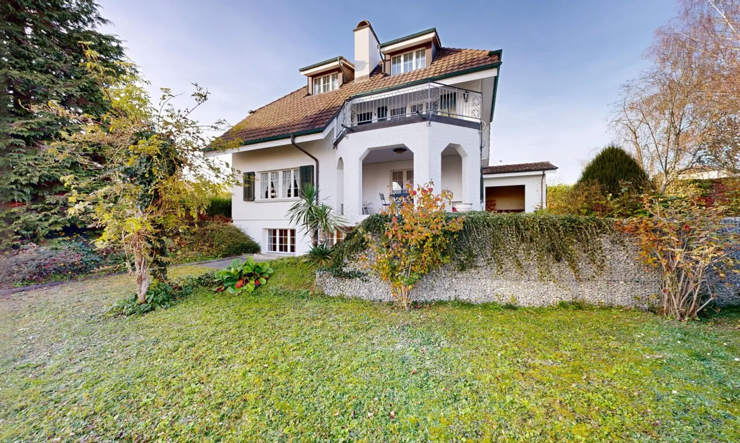 Spaziosa casa multigenerazionale di 8 stanze con 2 unità abitative separate - Foto 1 di 11