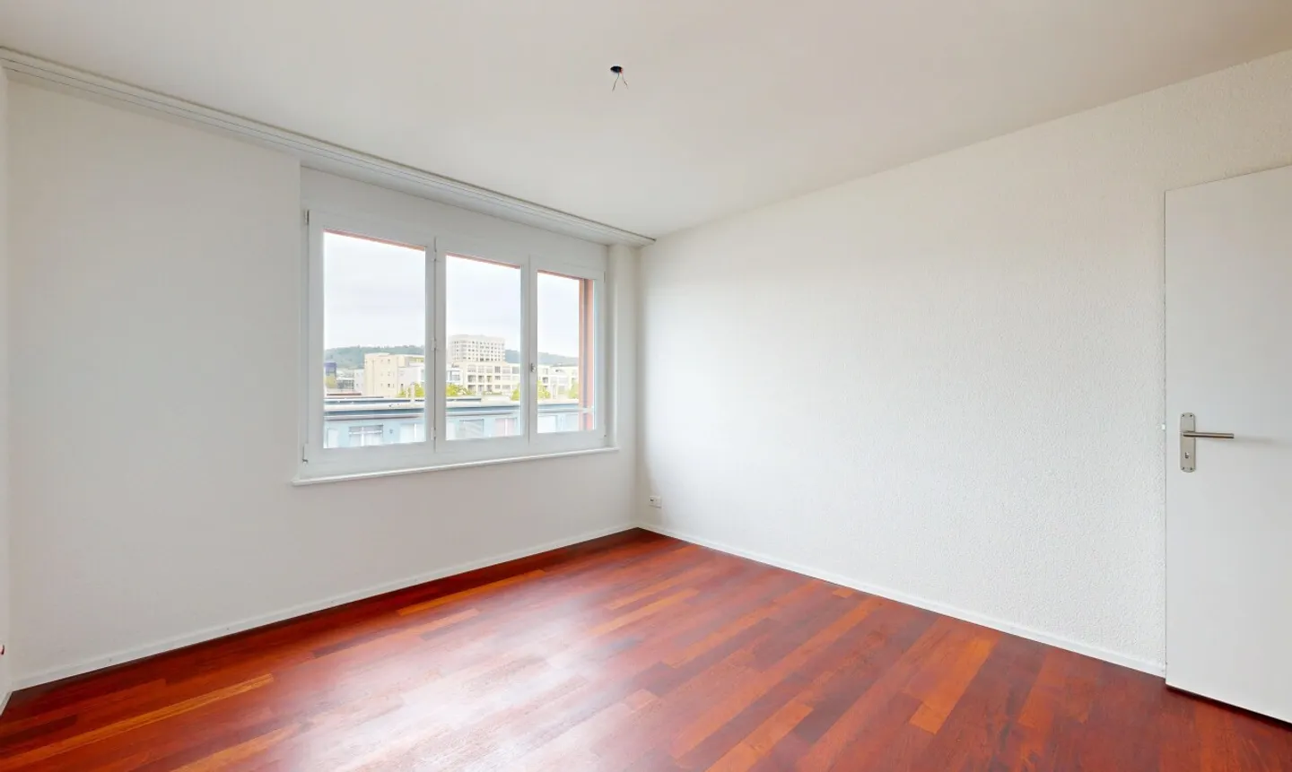 Light, Space & Living Comfort – Spacious 4.5-Room Apartment - Photo 9 of 11