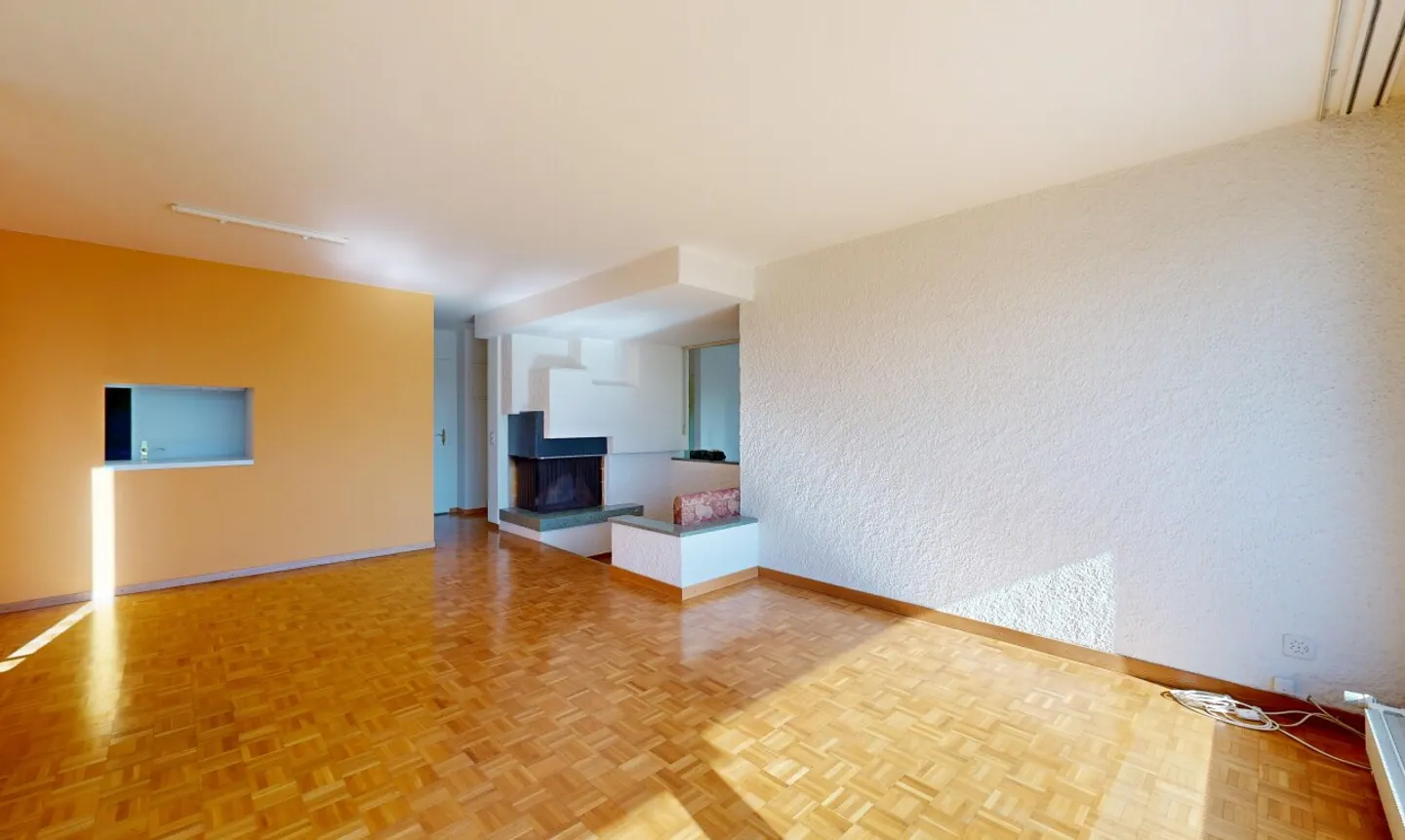 3.5-Room Apartment with Potential for 4.5 Rooms - Photo 2 of 11