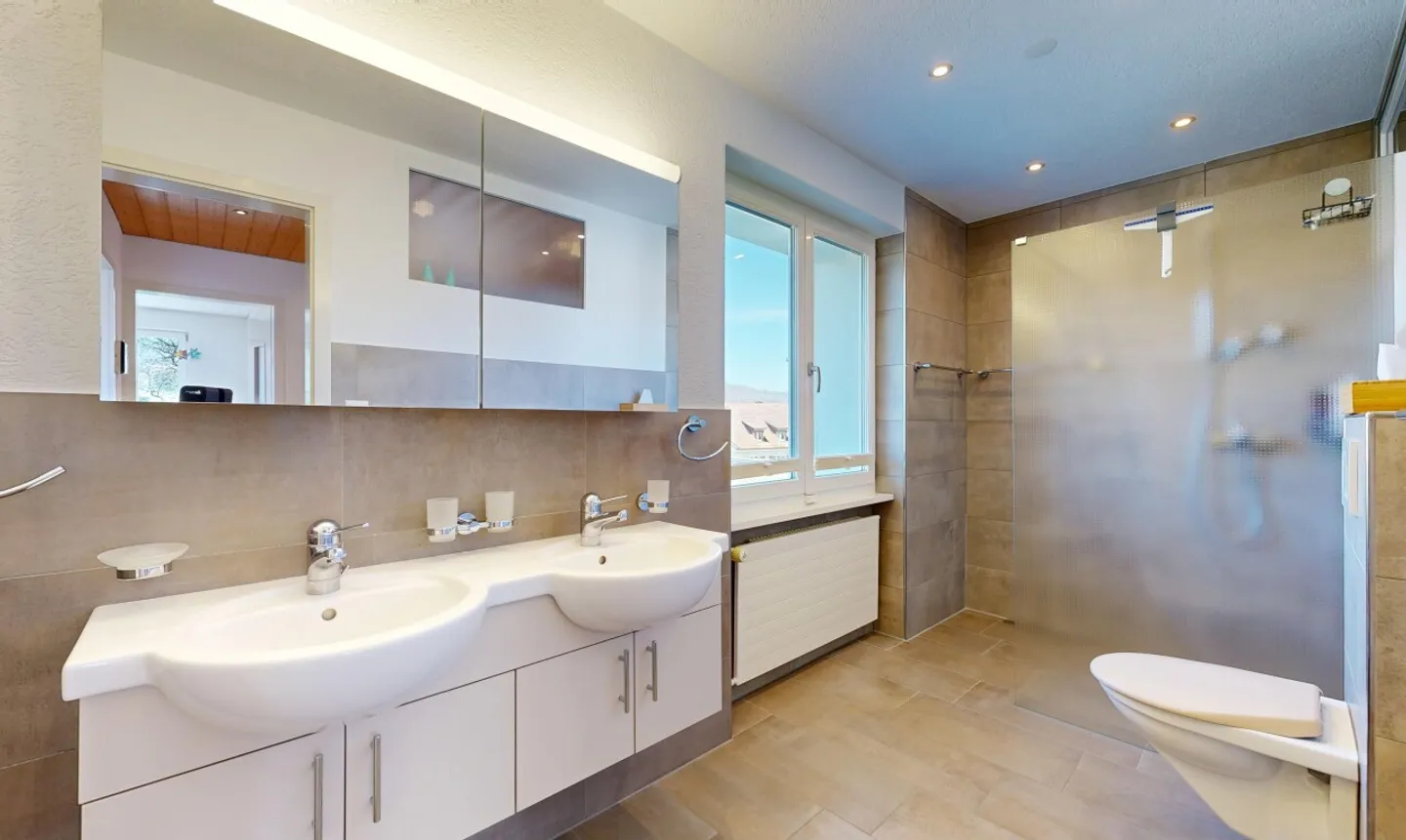 5-Room House with Scenic Views - Photo 8 of 11